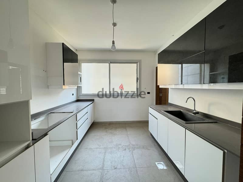 sea view apartment for rent in Rawche شقة للإيجار في روشه 5