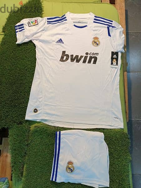 Real Madrid Benzema Retro Football Shirt & Short 0