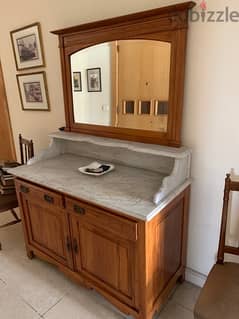 commode with mirror