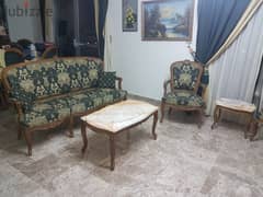 Classic Antique couches with table -- الكراسي الكلاسيكية مع طاولات