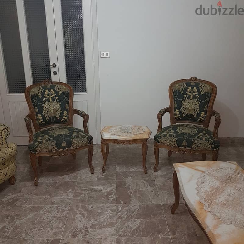 Classic Antique couches with table -- الكراسي الكلاسيكية مع طاولات 2