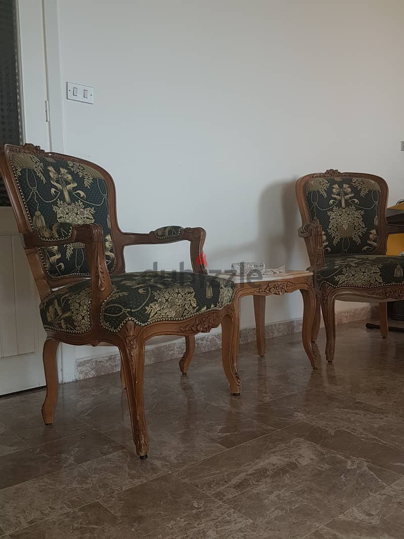 Classic Antique couches with table -- الكراسي الكلاسيكية مع طاولات 3