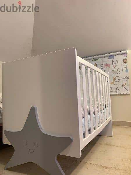 Barely Used Crib in Excellent condition 1