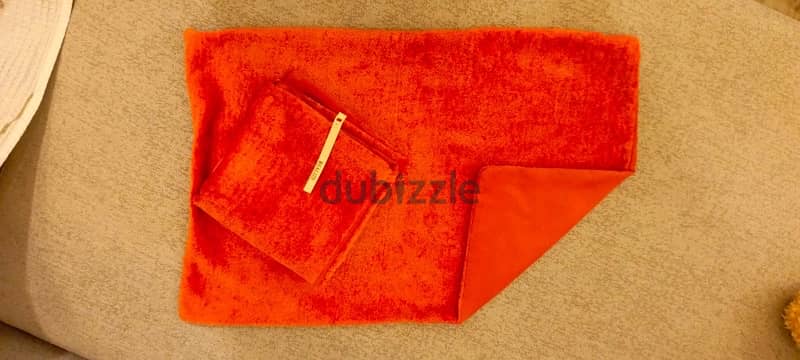 Orange Pillow Cases وجوه مخدات برتقالية اللون 1