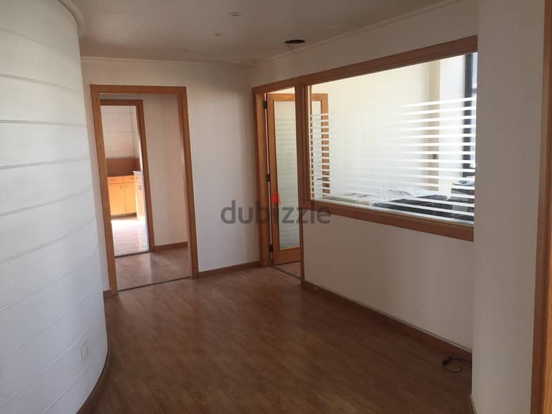 210 m2 office for rent in Sin El Fil Highway- مكتب للإيجار في سن الفيل 4