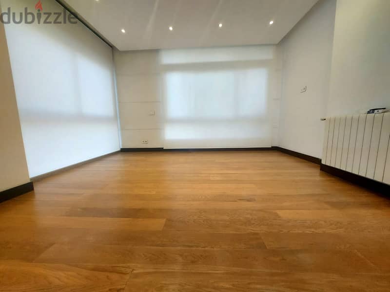 AH23-3027 Spacious apartment in Achrafieh is now for rent 300m 5