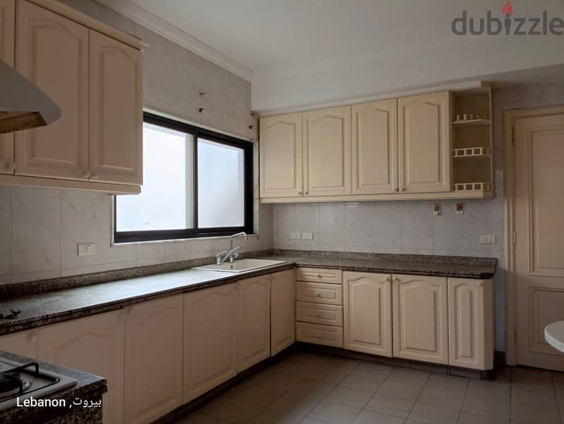 Splended Apartment for Sale in Ain Tineh شقة رائعة للبيع في عين تينة 3