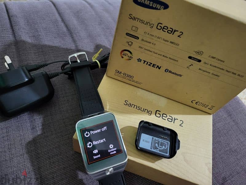 (100$)Samsung gear 2 original from Germany  used in mint condition 6