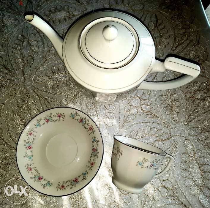6 tea cups with sugar pot and tea-pot 1