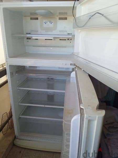 Samsung Refrigerator in good condition 3