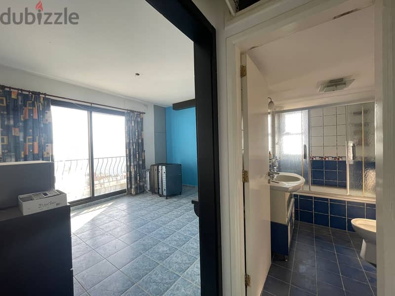 Rabwe | 180m2 , 3 Bedrooms Catchy Flat | Open View | Covered Parking 5