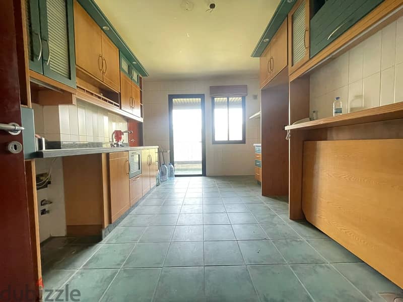 Rabwe | 180m2 , 3 Bedrooms Catchy Flat | Open View | Covered Parking 9