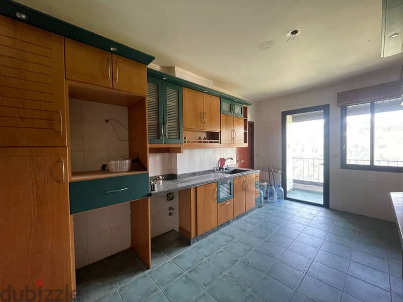 Rabwe | 180m2 , 3 Bedrooms Catchy Flat | Open View | Covered Parking 10