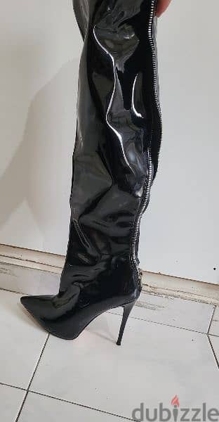 Stylish leather boots 3