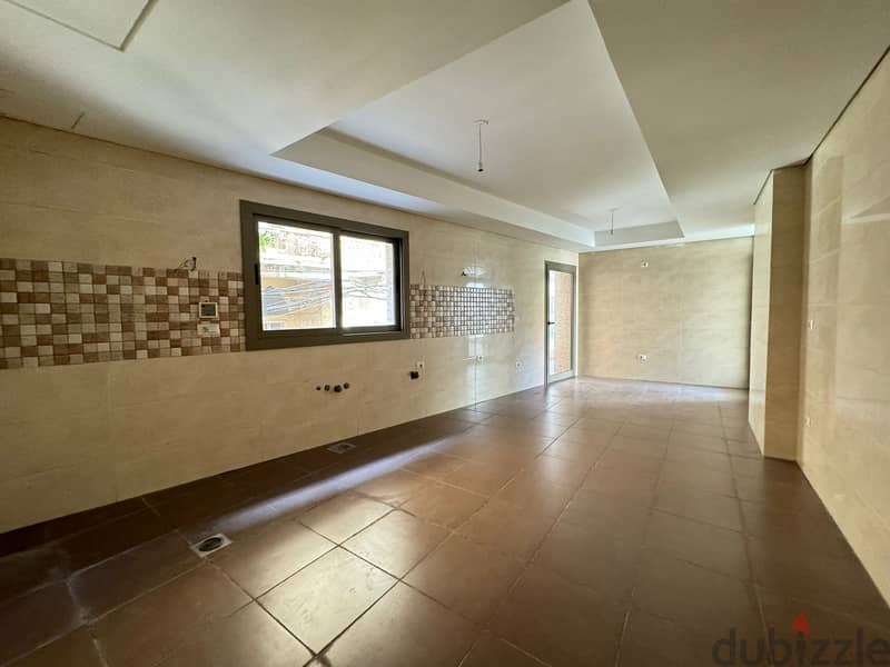Apartment For Sale in Ain-al Mraiseh شقة للبيع في عين المريسة 9