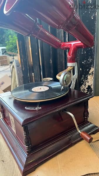 vintage antique special phonograph with two horns فونوغراف انتيك مميز 2