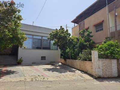 200m2 commercial+513m2 land for rent in Aoukarمساحة تجارية+أرض للإيجار