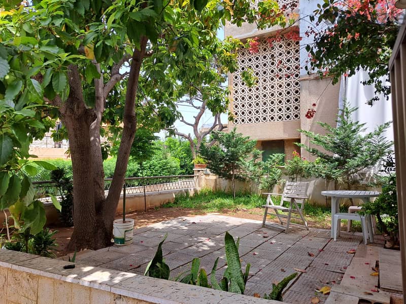 200m2 commercial space on 513m2 land+garden+backyard  for rent  Aoukar 1