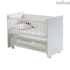 Wheeled Rocking Mother's Side Wooden Baby Bed With Dresser 0