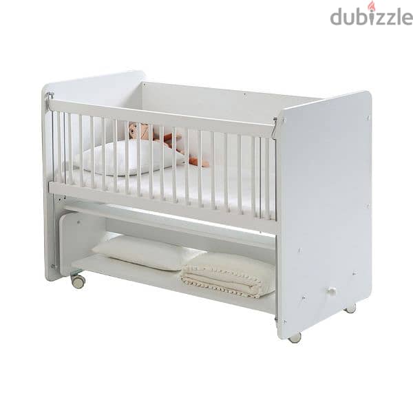 Wheeled Rocking Mother's Side Wooden Baby Bed With Dresser 2