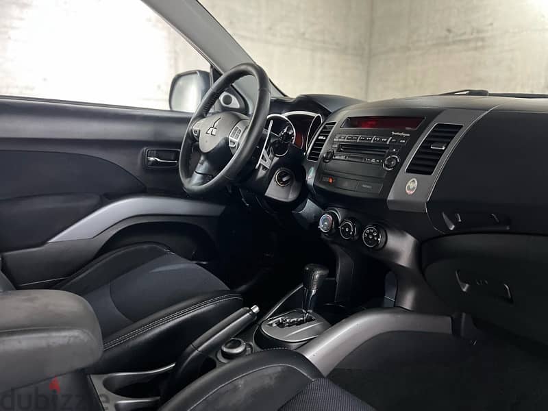 Mitsubishi Outlander Limited fully loaded 4WD 11