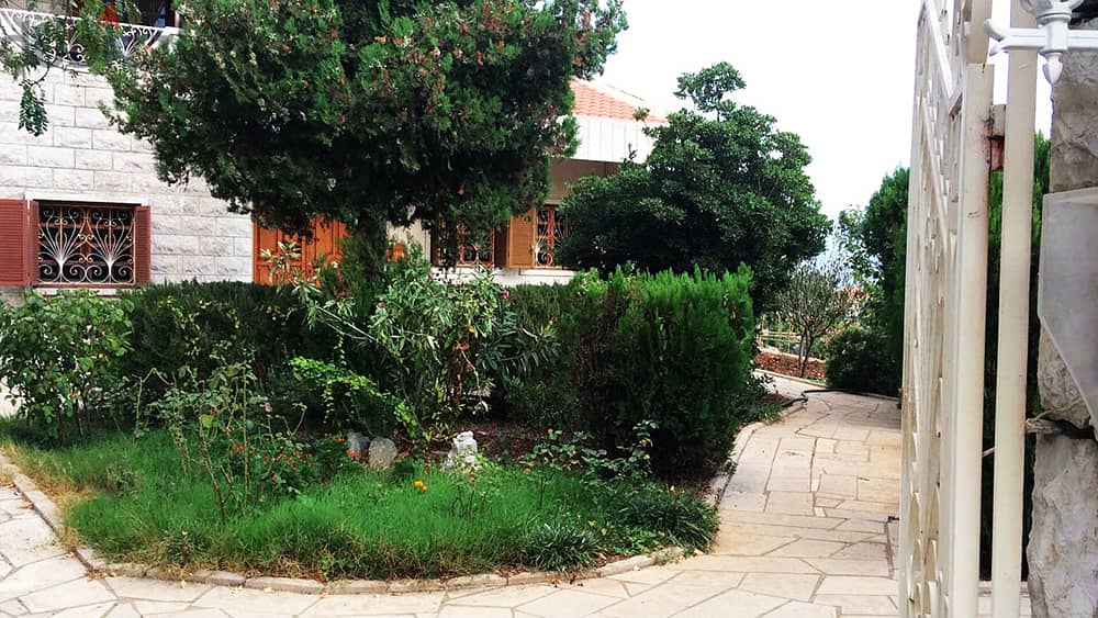 L03151-Fully Decorated Villa For Sale In Prime Location In Ajaltoun 0