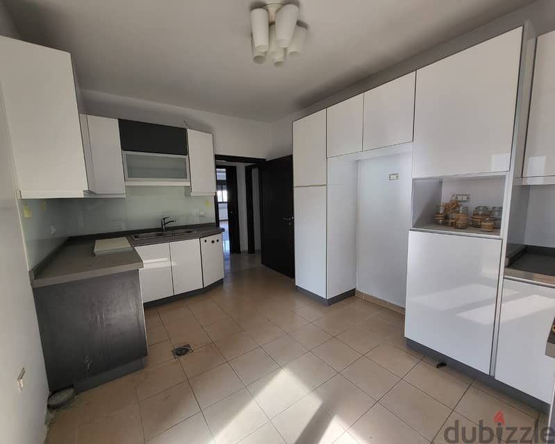 215 m2 apartment for sale in Adma - شقة للبيع في أدما 1