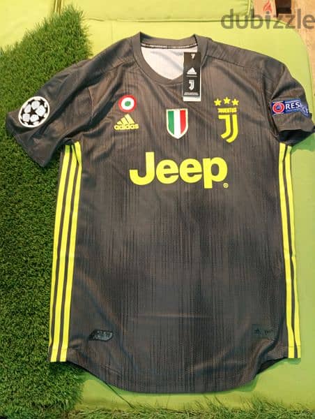 Juventus Ronaldo Retro Football Shirt Player version(New with tags) 0