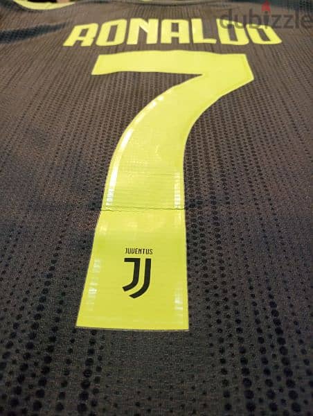 Juventus Ronaldo Retro Football Shirt Player version(New with tags) 2