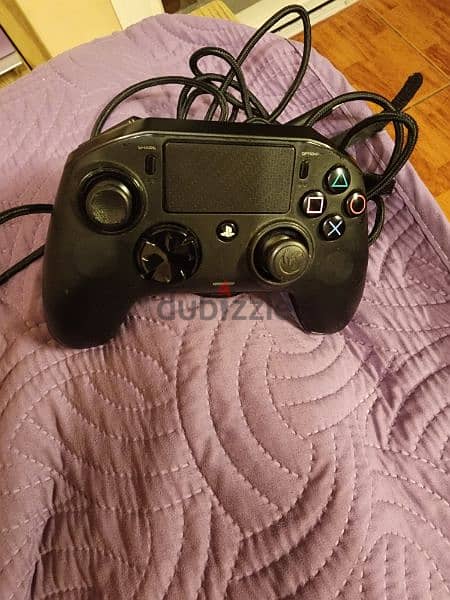 PS4 slim  with 2cd and pro controller 1