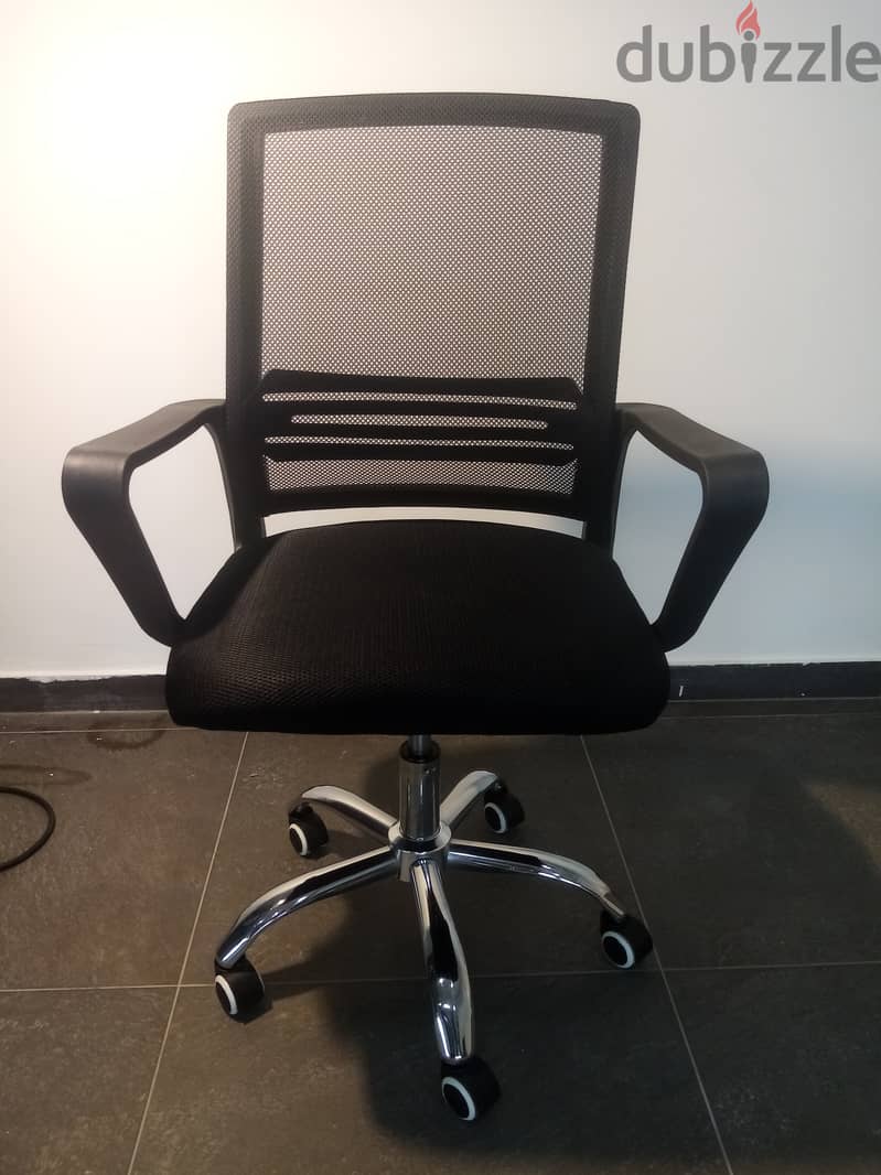 كرسي مكتب للضيوف او الموظفين مريح جدا متوفر باللون الأسود 0