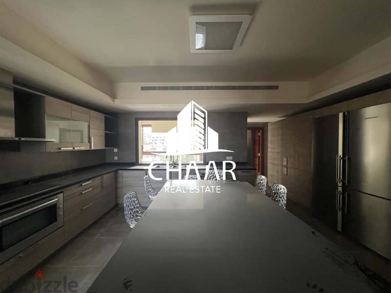 R1550 Luxurious Apartment For Sale in Spears 12