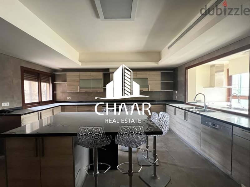 R1550 Luxurious Apartment For Sale in Spears 13