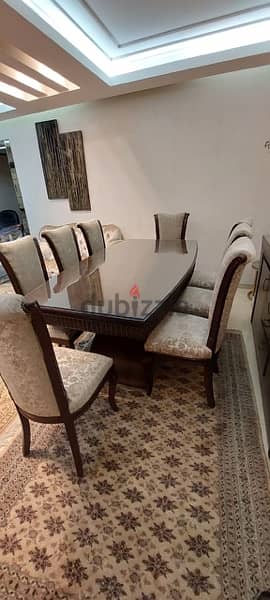 dining room like new with 8 chairs contact only by chat 0