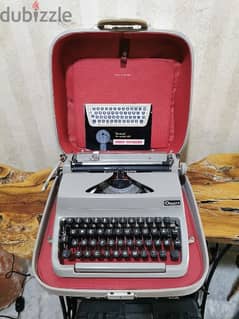 Odhner typewriter dactylo
آلة كاتبة دكتيلو انتيك