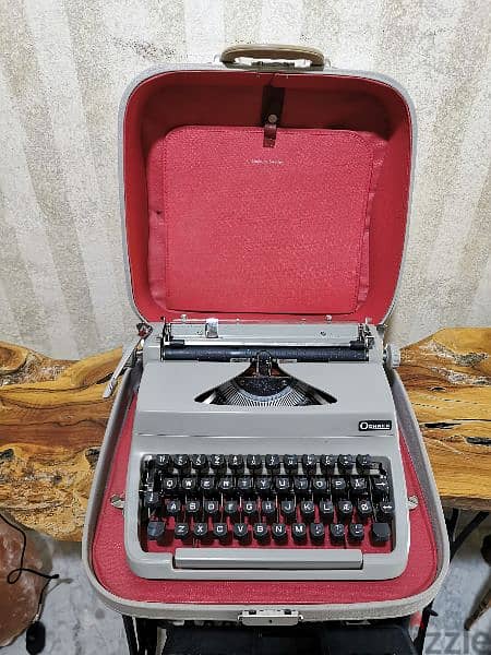 Odhner typewriter dactylo
آلة كاتبة دكتيلو انتيك 2