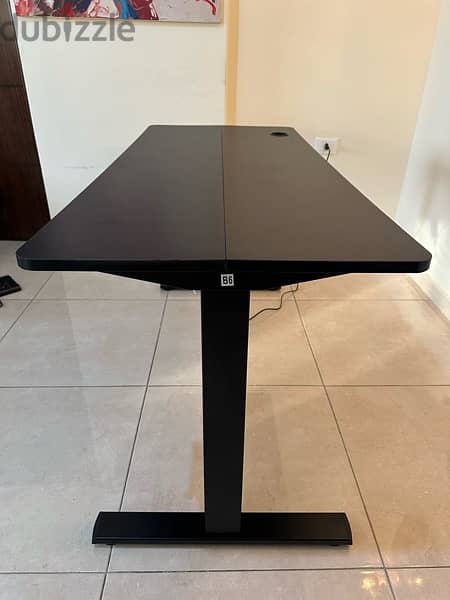 Adjustable Standing desk طاولة مكتب 4