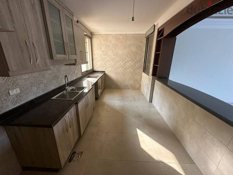 Apartment for sale in sin el fil شقة  في سن الفيل للبيع 3