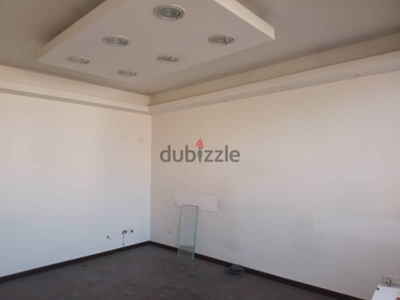 A 100 m2 office for sale in in a commercial center Dora 7