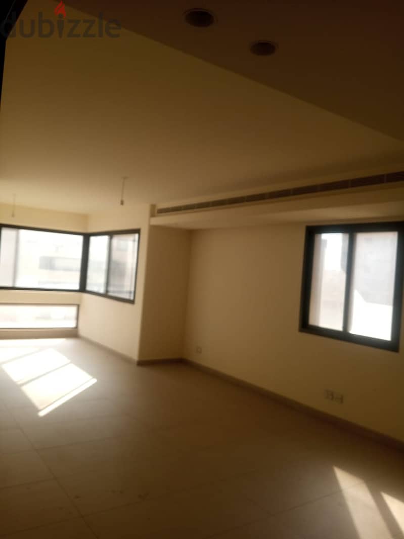 A 176 m2 apartment for sale in Syoufi - شقة للبيع في السيوفي/بيروت 2