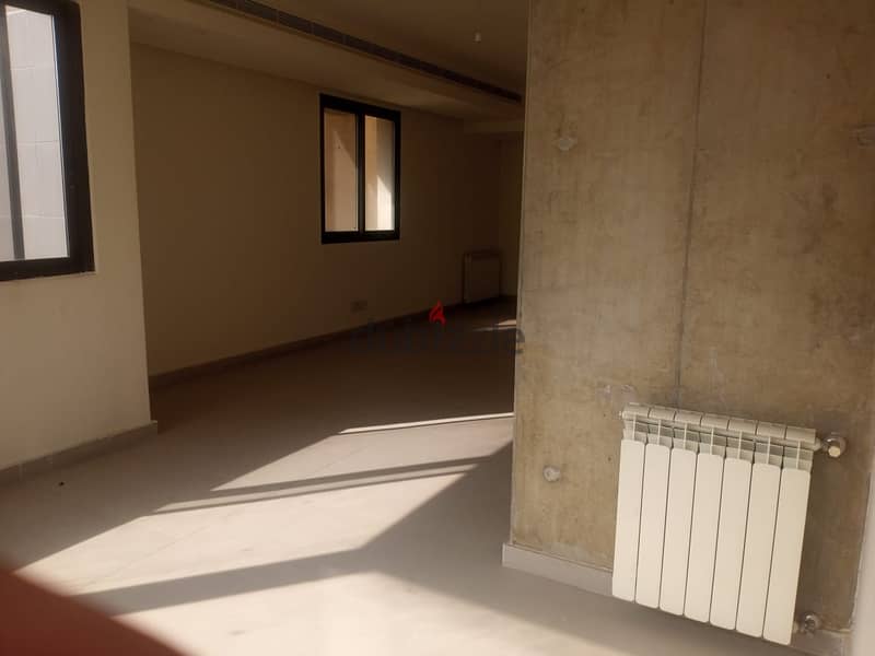A 176 m2 apartment for sale in Syoufi - شقة للبيع في السيوفي/بيروت 4