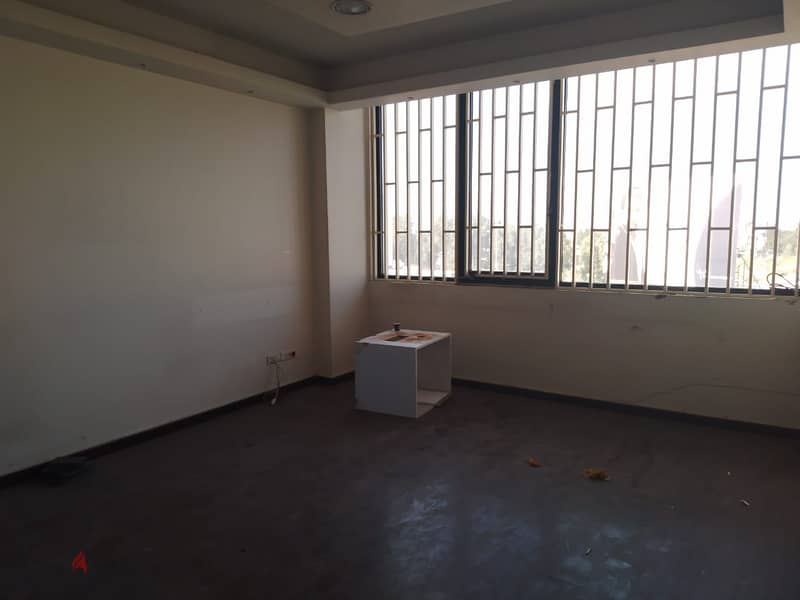 600m2 office for rent in a commercial center in Dora , prime location 6