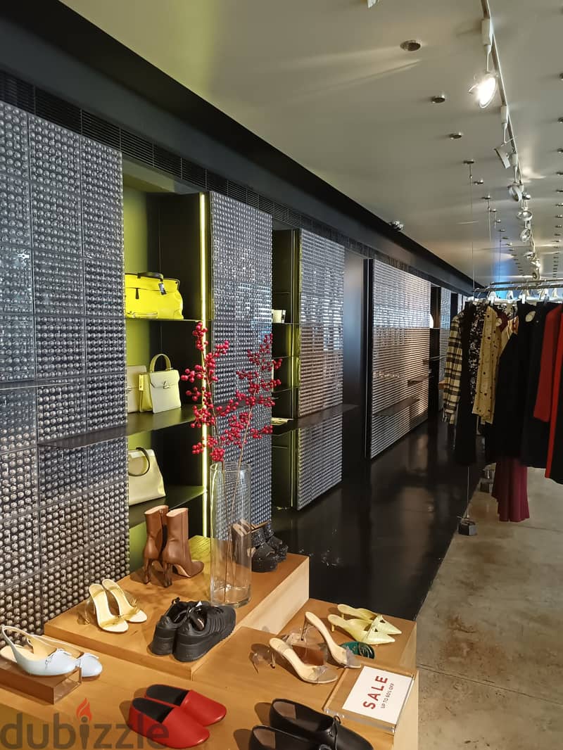 760m² boutique+ 500m²basement + offices GF store for rent in Down town 2