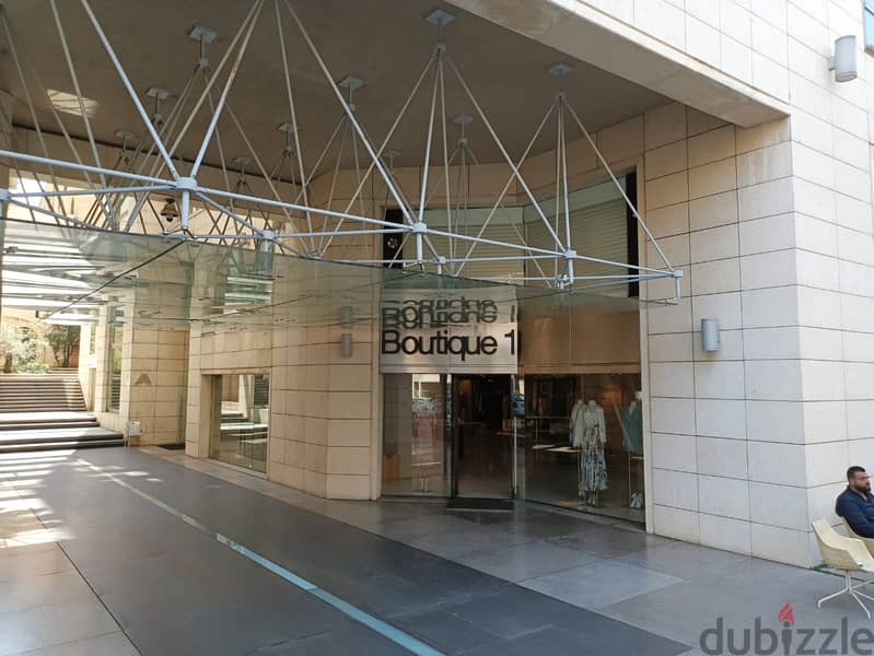 760m² boutique+ 500m²basement + offices GF store for rent in Down town 8