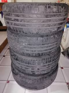 5 tyres in a very good condition. For more informations: 03/651 596