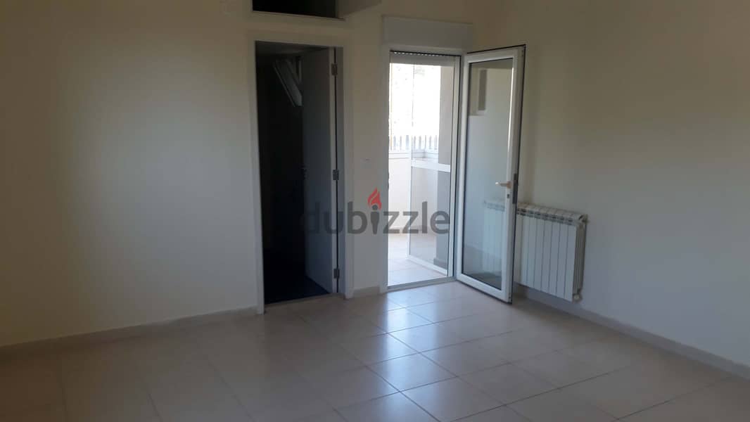 L04952-275 sqm Spacious Apartment For Rent in Ain Aar 3