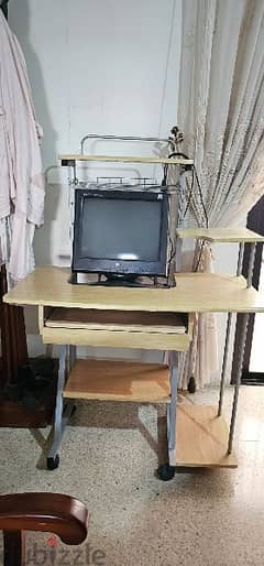 Computer Table and Desk light colored wood 0