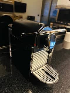 Nespresso Machine - Used like new - Coffee espresso