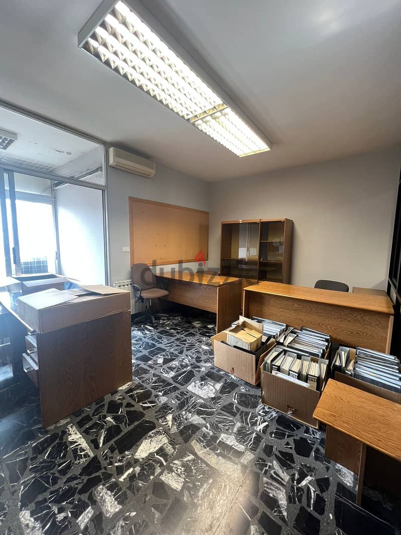 Spacious Office For Rent In Achrafieh 8
