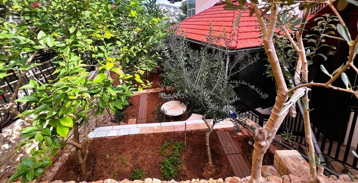 Apartment with terrace & garden for sale in Baabdat شقة مع حديقة للبيع 2